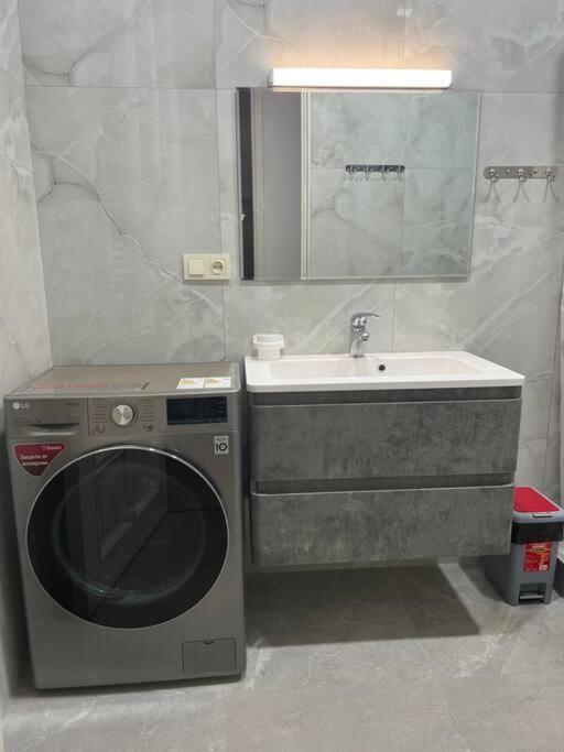 Spacious 2 Bedrooms In The Center Of Yerevan Luaran gambar