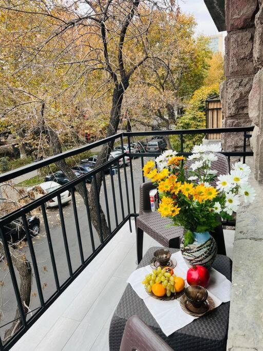 Spacious 2 Bedrooms In The Center Of Yerevan Luaran gambar