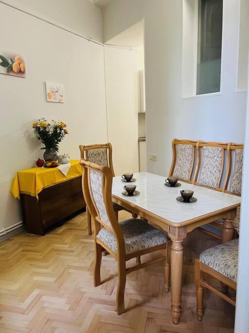Spacious 2 Bedrooms In The Center Of Yerevan Luaran gambar