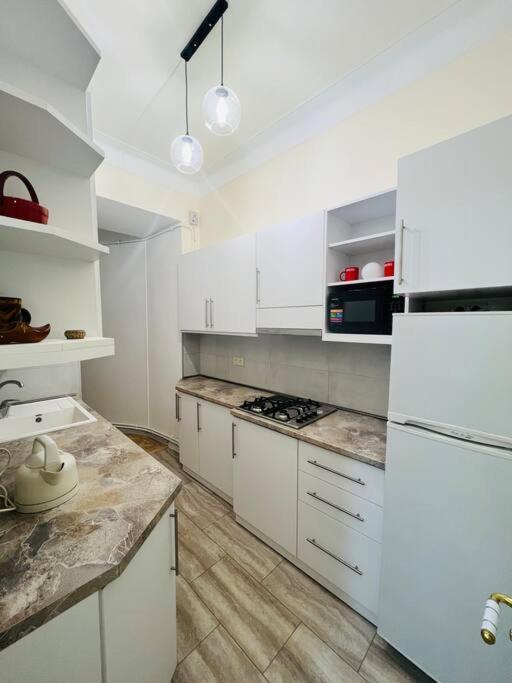 Spacious 2 Bedrooms In The Center Of Yerevan Luaran gambar