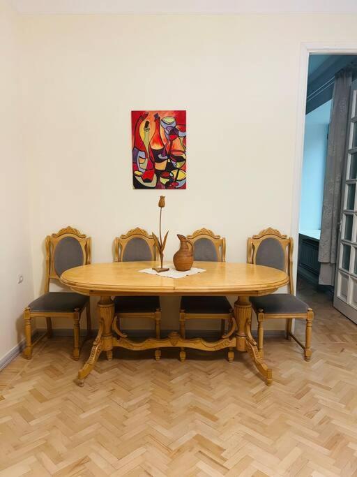 Spacious 2 Bedrooms In The Center Of Yerevan Luaran gambar