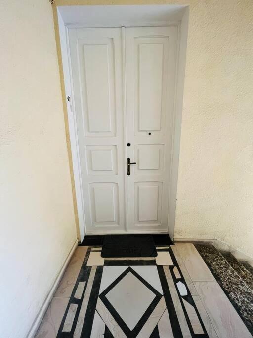 Spacious 2 Bedrooms In The Center Of Yerevan Luaran gambar