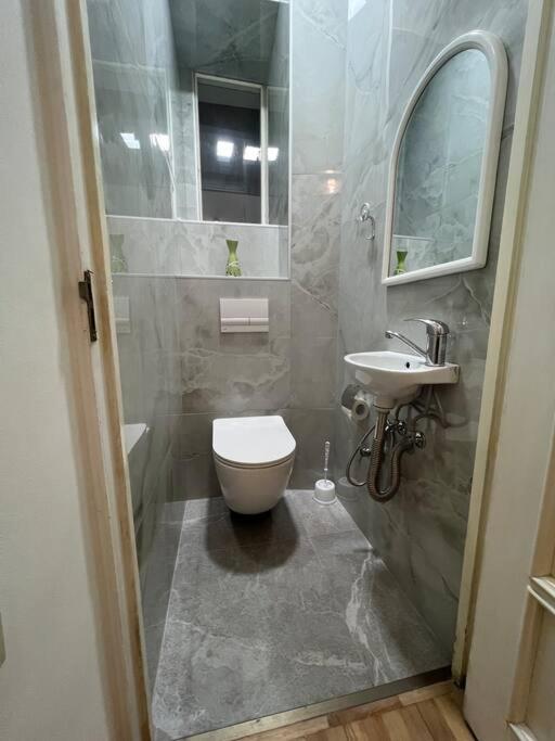 Spacious 2 Bedrooms In The Center Of Yerevan Luaran gambar