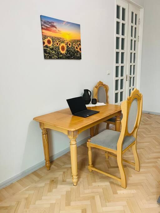 Spacious 2 Bedrooms In The Center Of Yerevan Luaran gambar