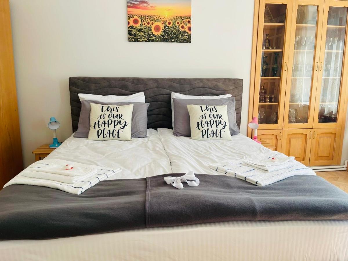 Spacious 2 Bedrooms In The Center Of Yerevan Luaran gambar