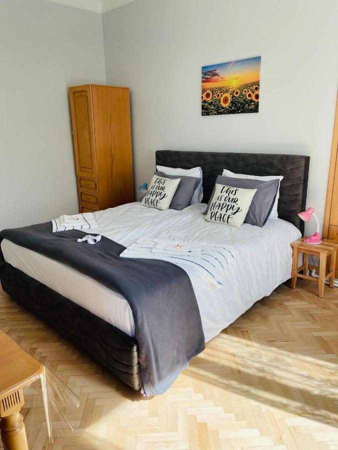 Spacious 2 Bedrooms In The Center Of Yerevan Luaran gambar
