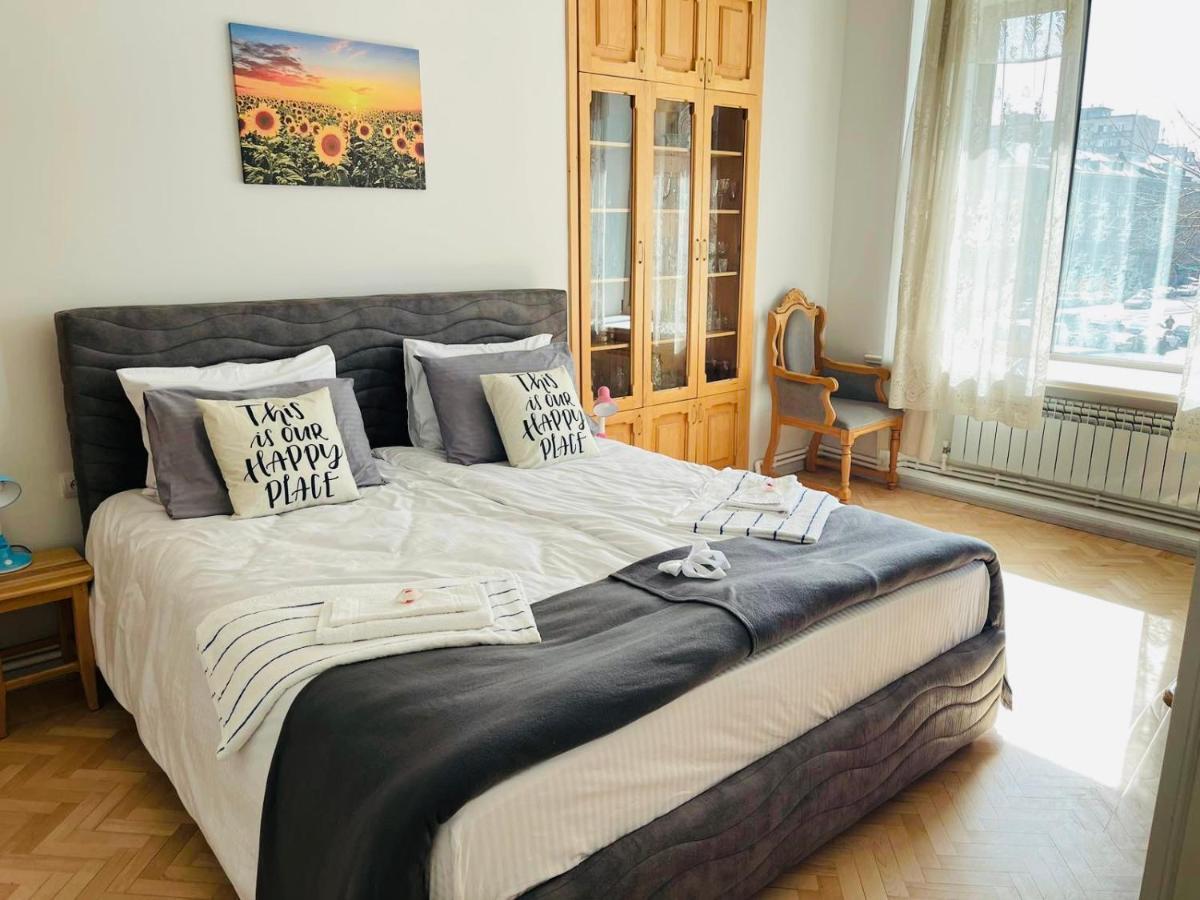 Spacious 2 Bedrooms In The Center Of Yerevan Luaran gambar