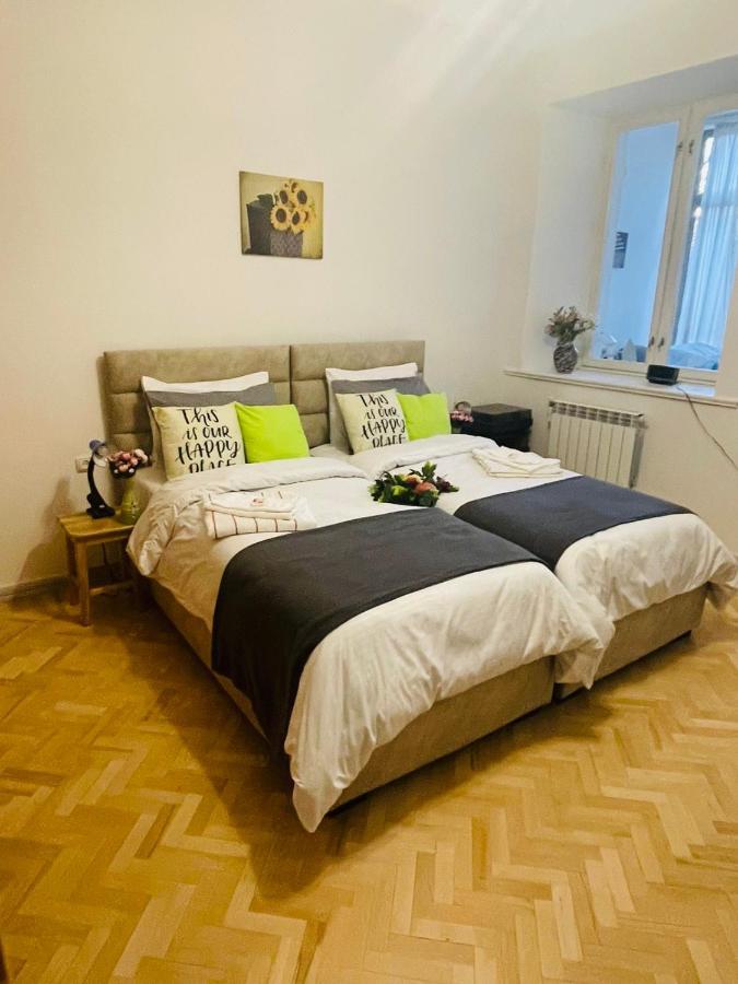 Spacious 2 Bedrooms In The Center Of Yerevan Luaran gambar