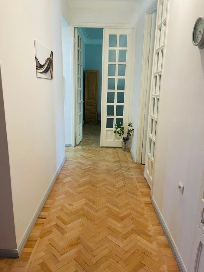 Spacious 2 Bedrooms In The Center Of Yerevan Luaran gambar