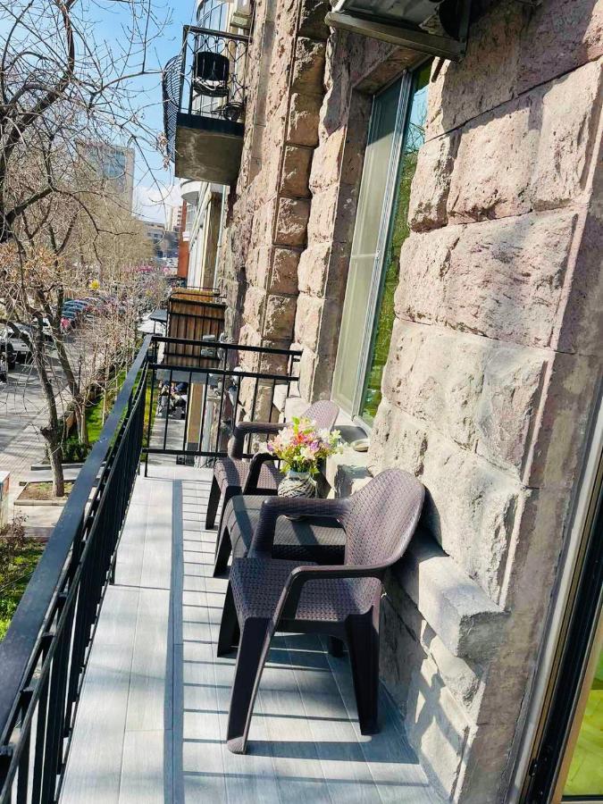 Spacious 2 Bedrooms In The Center Of Yerevan Luaran gambar