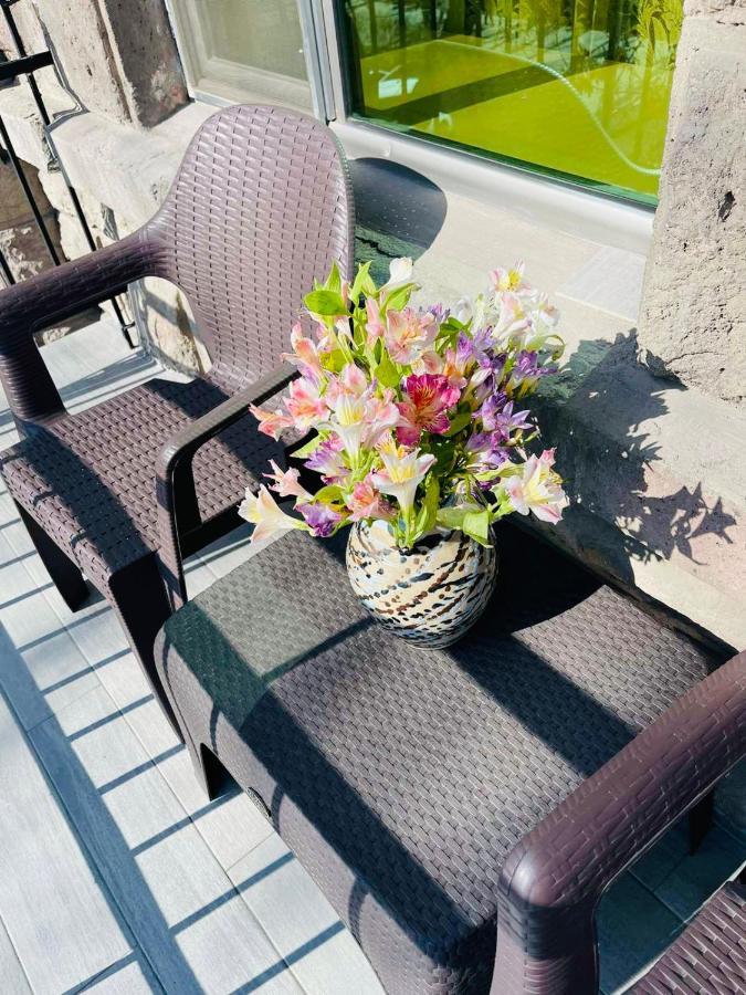 Spacious 2 Bedrooms In The Center Of Yerevan Luaran gambar